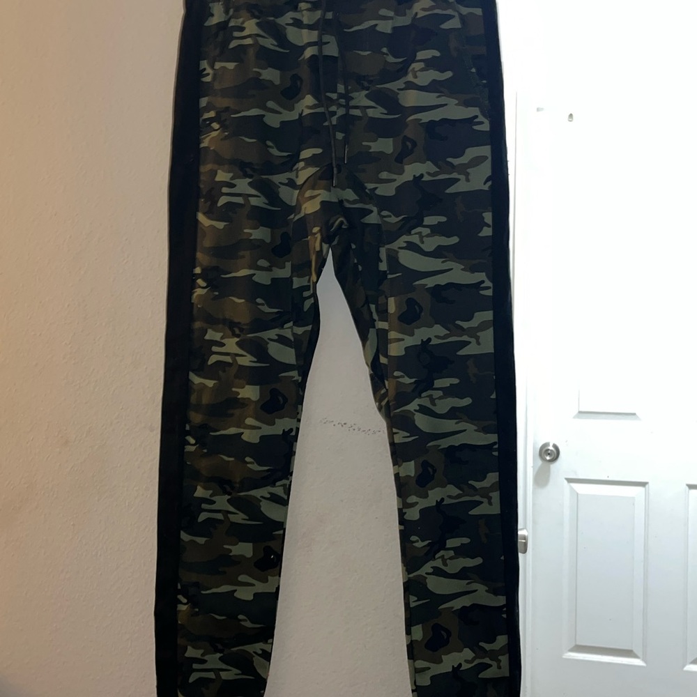 Women’s/ Juniors Camouflage Jogger Pants